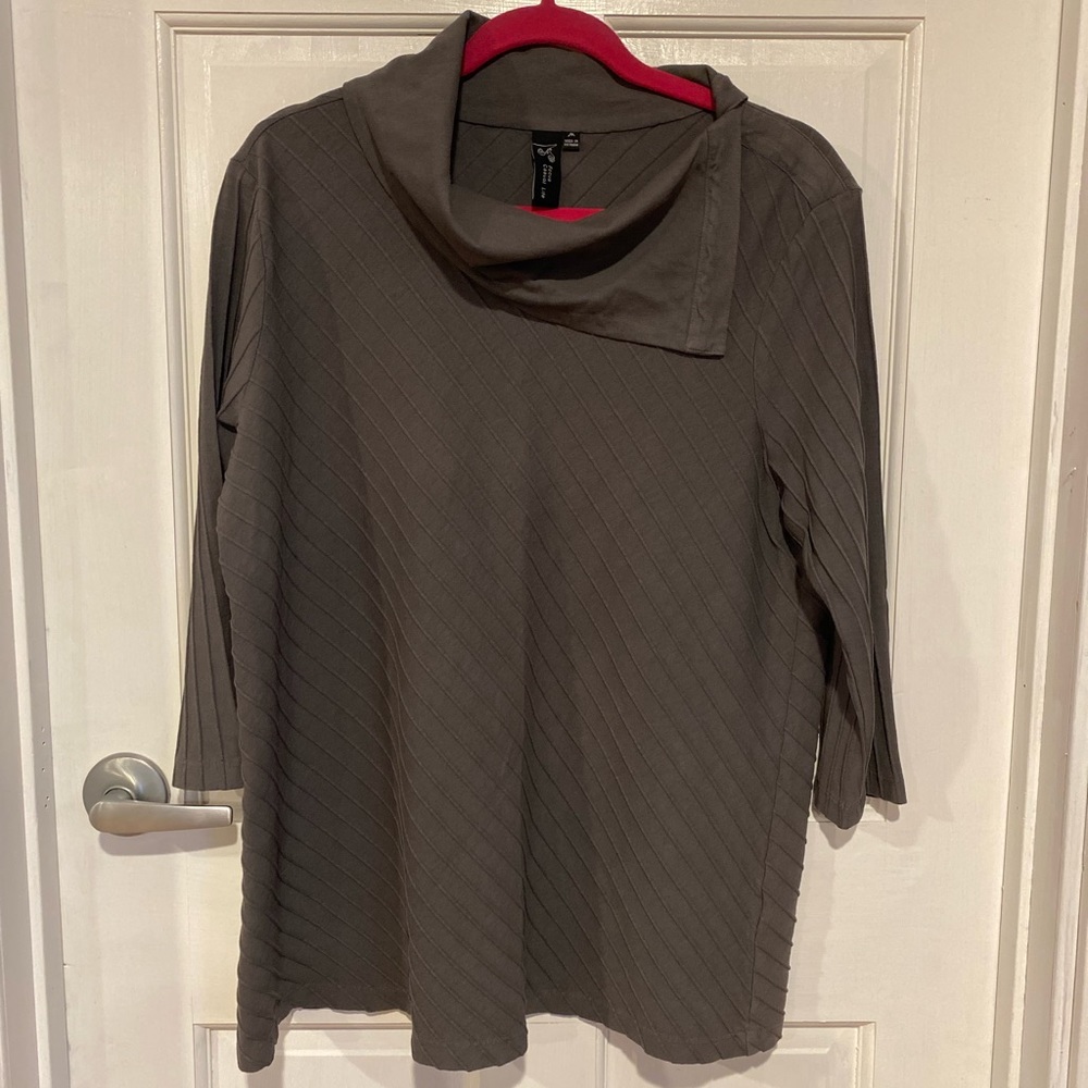Gray 3/4 Sleeve Tunic Shirt